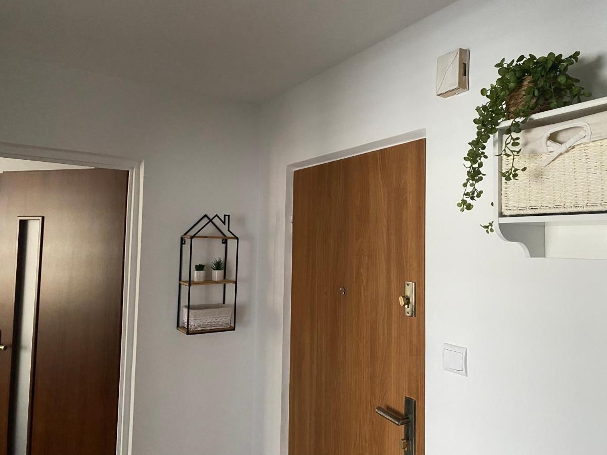 Wilcza Ostoja Bieszczady Apartamento Ustrzyki Dolne Exterior foto
